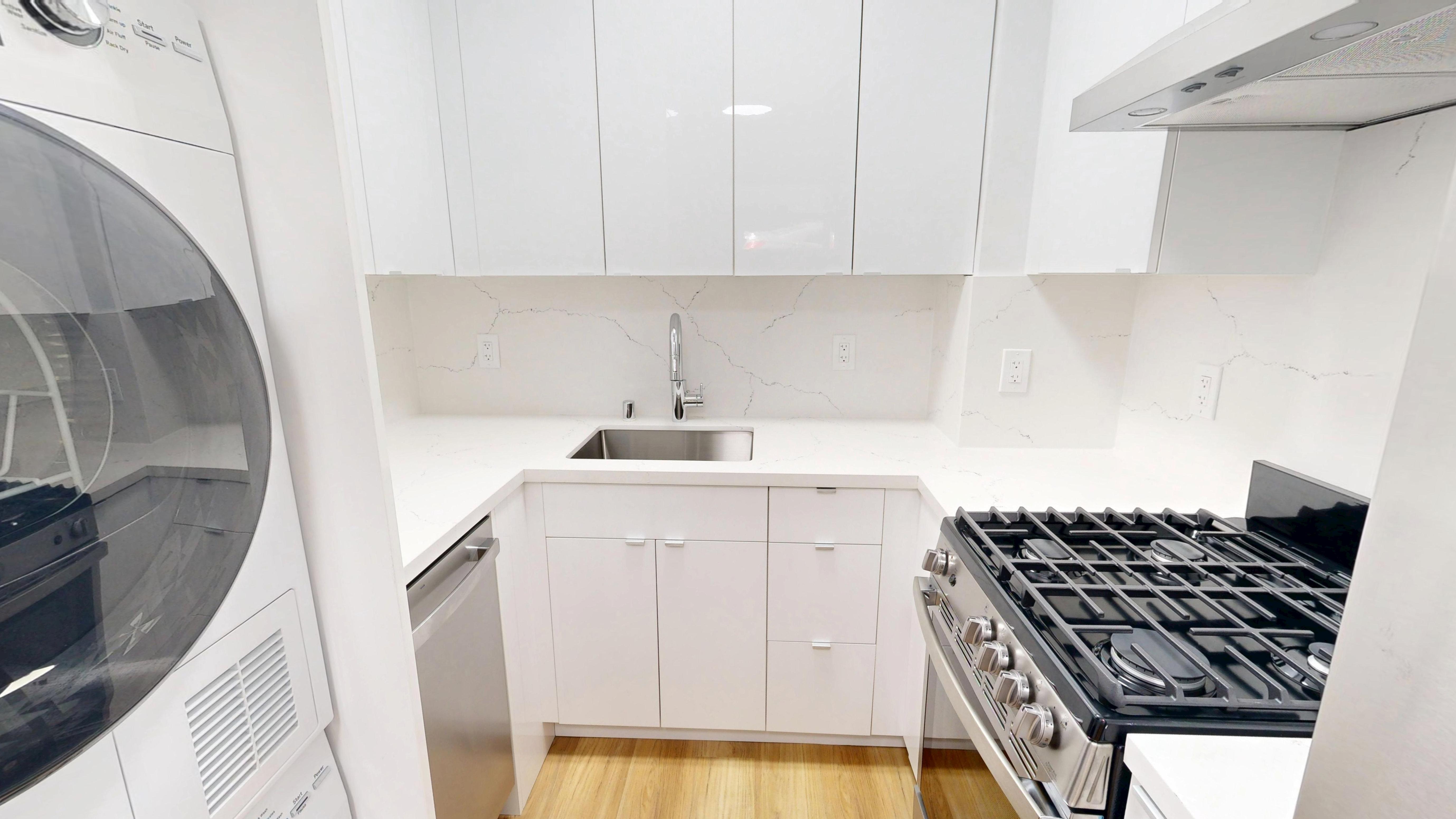 0BR/1BA Apartment on Washington Street · San Francisco photo 4